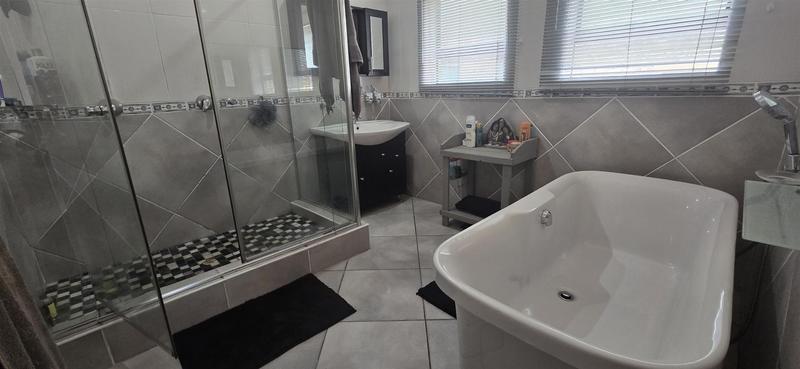 4 Bedroom Property for Sale in Tergniet Western Cape